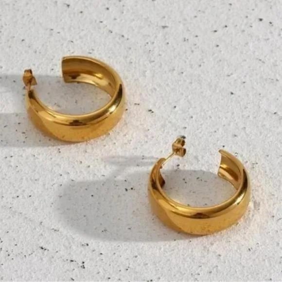 NEW ELEGANT 18K GOLD WIDE HOOP EARRINGS, BEAUTIFUL EARRINGS, CUTE EARRINGS. - Picture 5 of 6